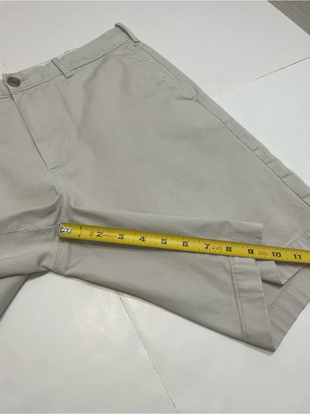 J. Crew Men’s Flat Front Chino Beige Khaki Shorts Size 34 with 9” Inseam